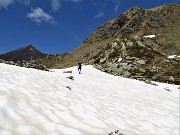 42 Proseguiamo a dx sul versante nord ancora innevato